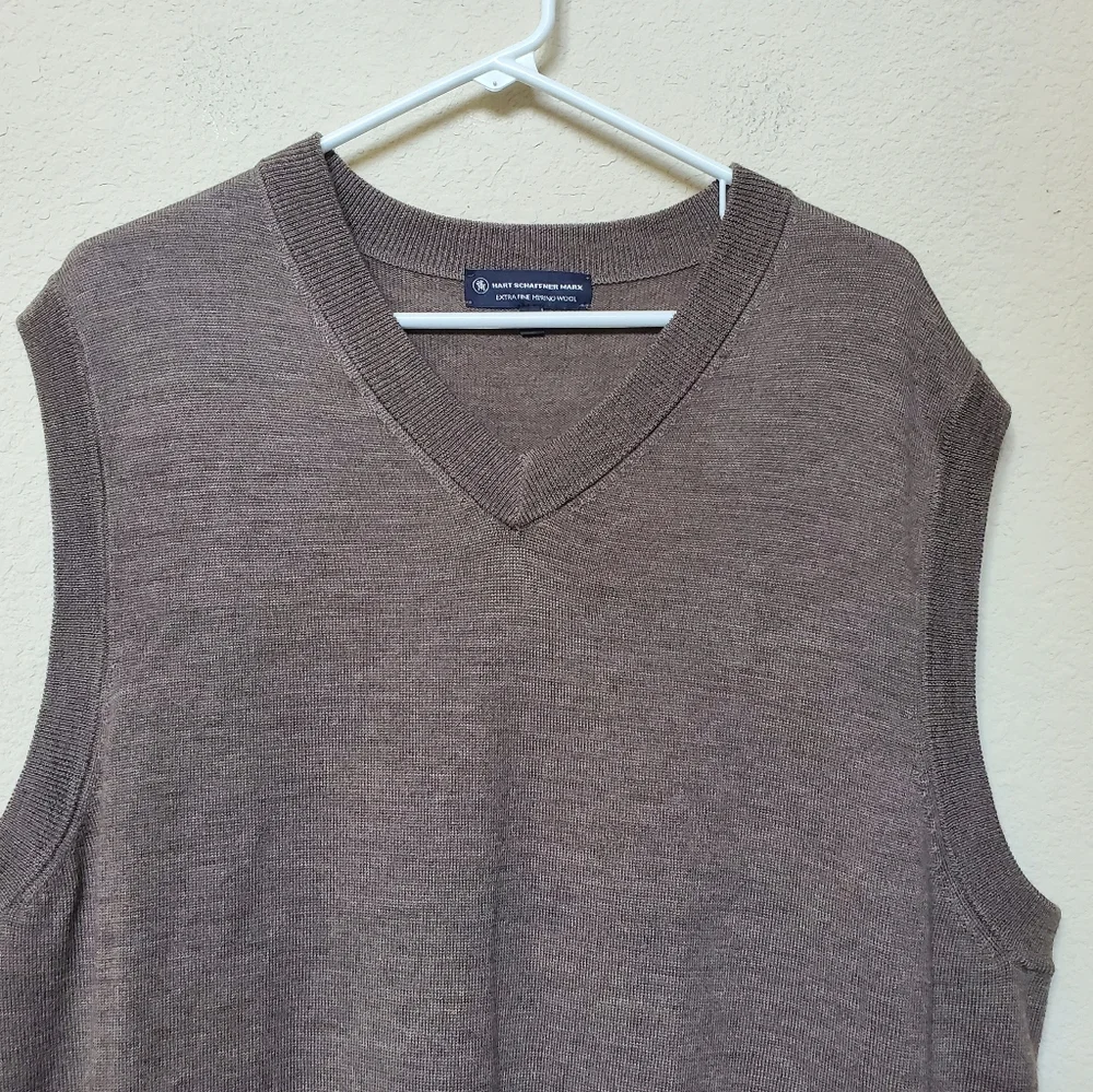 Hart Schaffner Marx Brown 100% Extra Fine Merino Wool Sweater Vest. Size XL